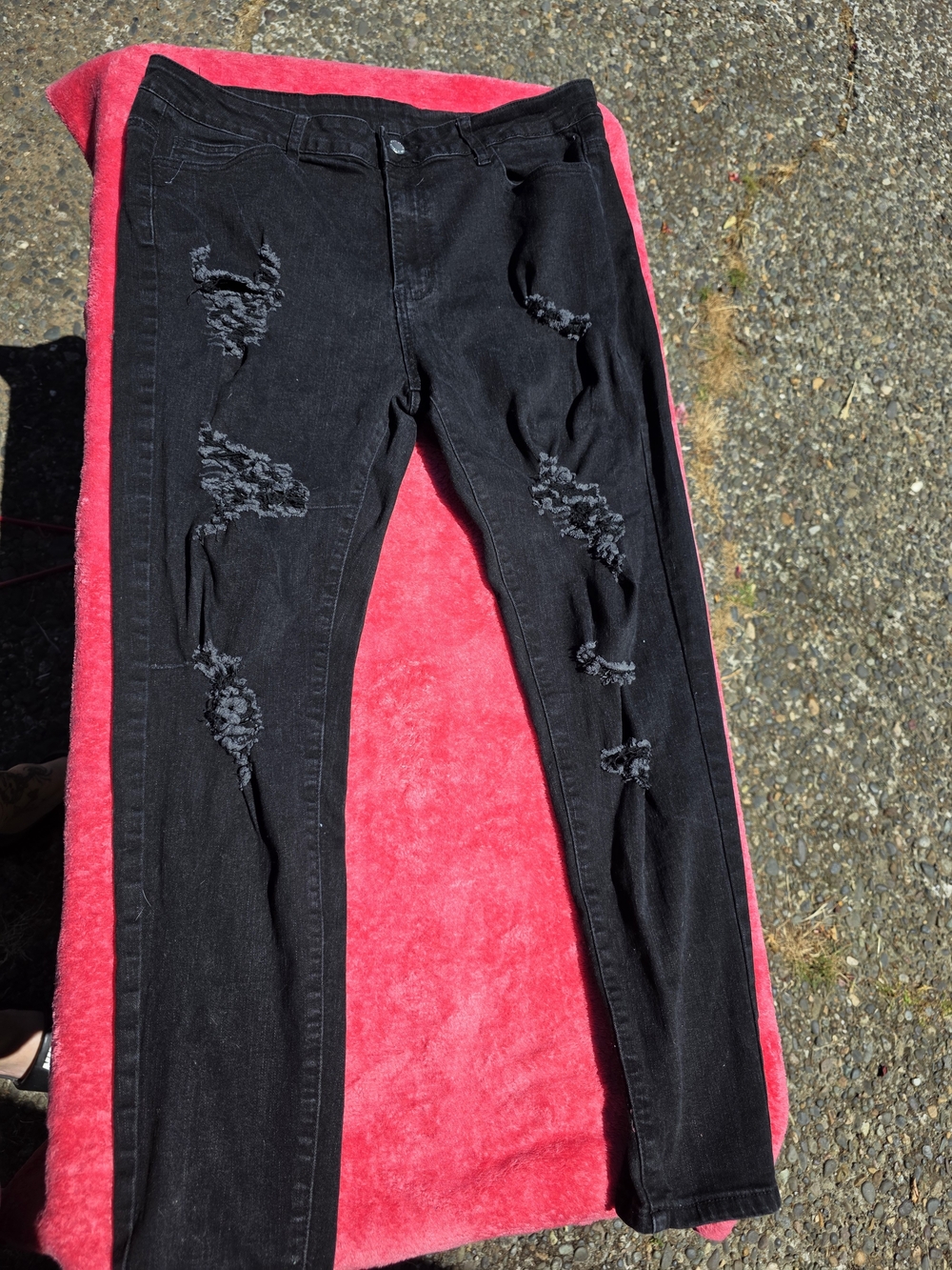 SHEIN Black Ripped Skinny Jeans